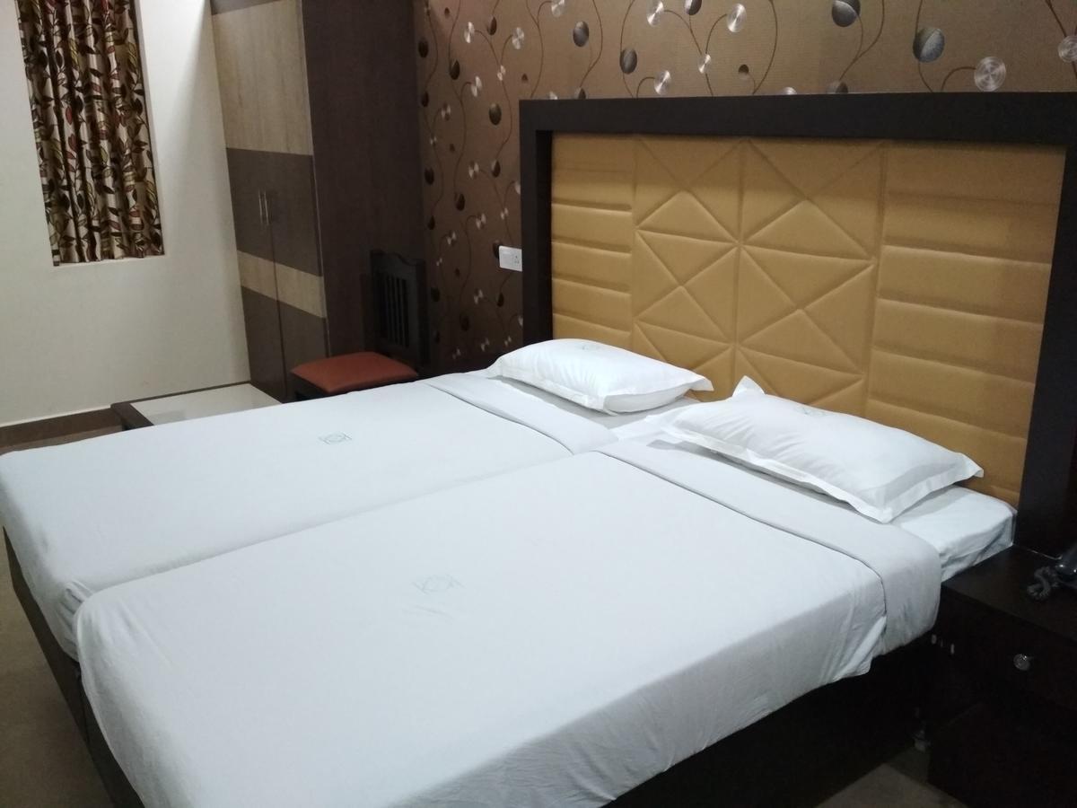 Hotel Rukmini Alwaye Ngoại thất bức ảnh