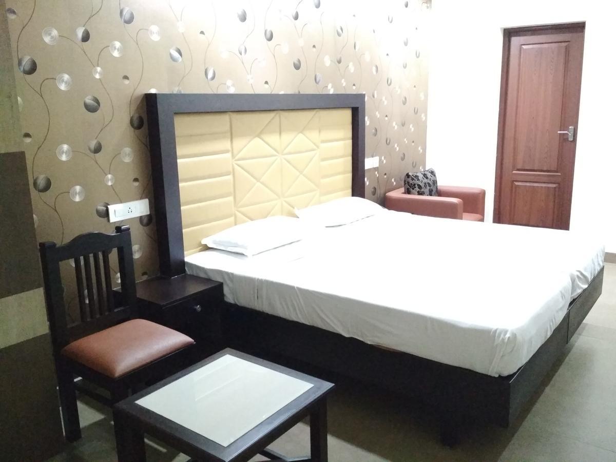 Hotel Rukmini Alwaye Ngoại thất bức ảnh
