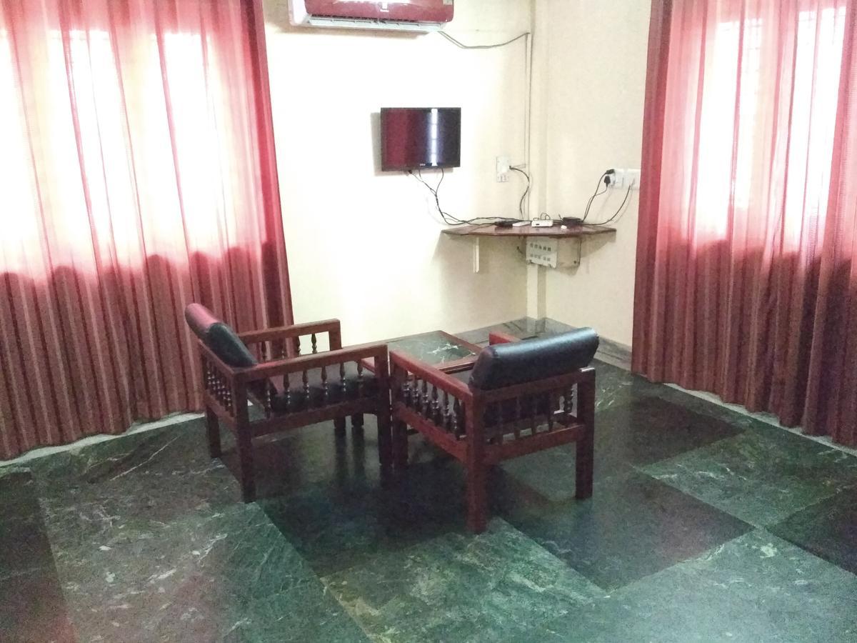 Hotel Rukmini Alwaye Ngoại thất bức ảnh